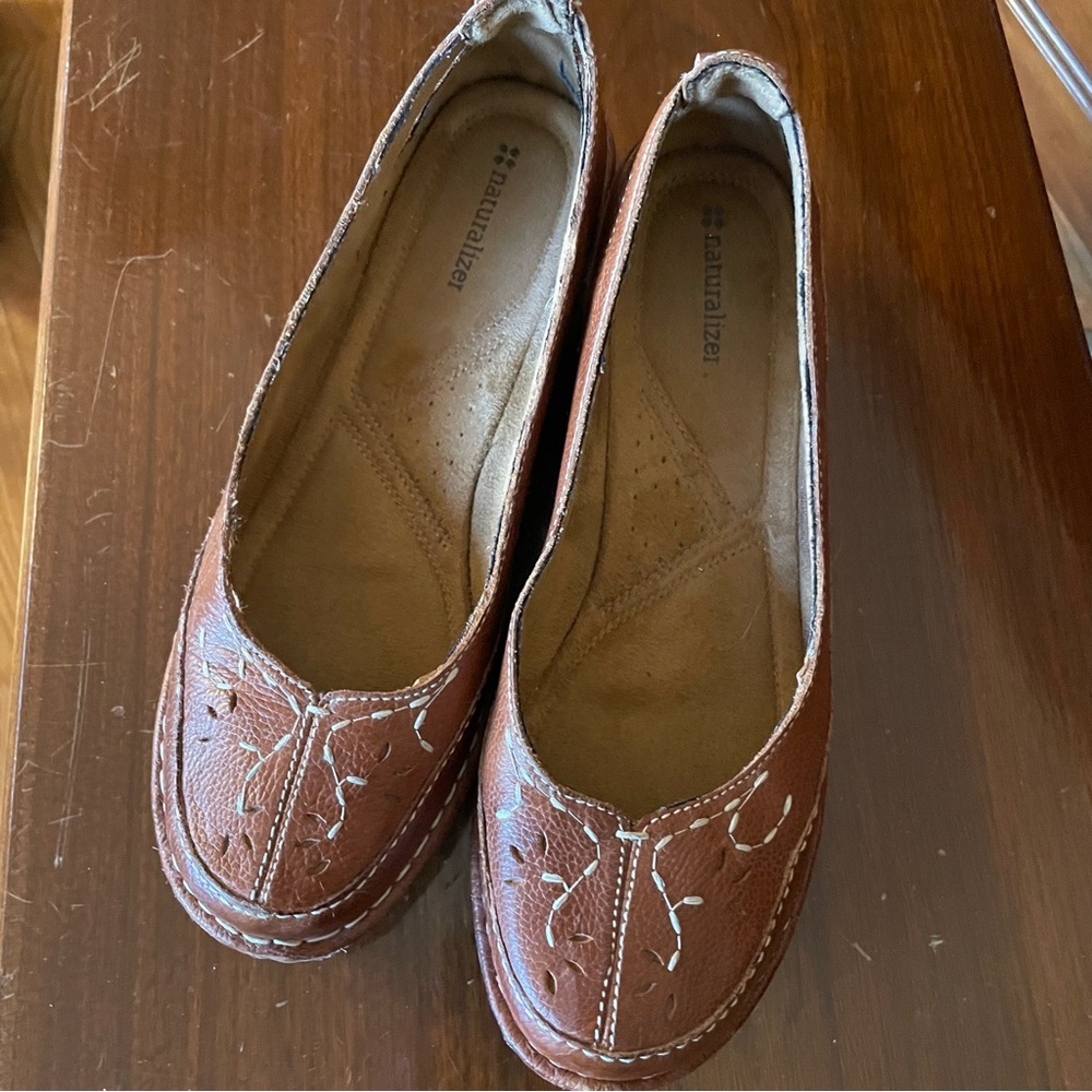 Naturalizer Shelton Brown embroidered Leather Upper Slip On Shoes SZ: 9.5